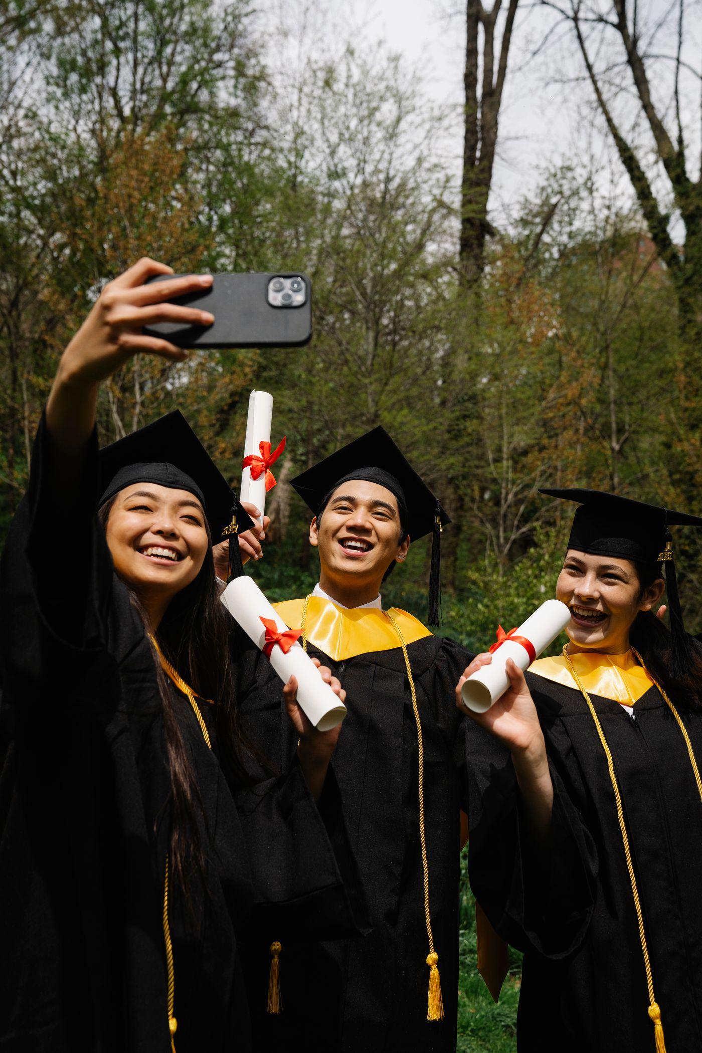 Mentone Girls' Secondary Collegeの卒業を迎えた生徒
